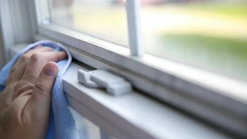 Thường xuyên vệ sinh nhà cửa và những chỗ ẩm mốc Thường xuyên vệ sinh nhà cửa và những chỗ ẩm mốc