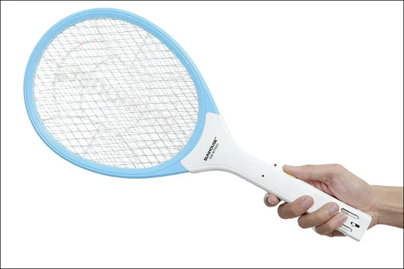 Dùng vợt điện để bẫy và diệt ruồi rất an toàn Dùng vợt điện để bẫy và diệt ruồi rất an toàn